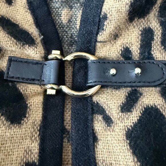 Marc New York Animal Print Poncho Cape With Buckle Closure - Picture 6 of 6